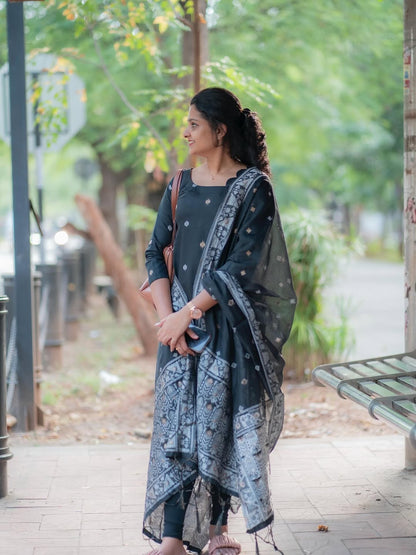 JACQUARD KURTI WITH DUPATTA