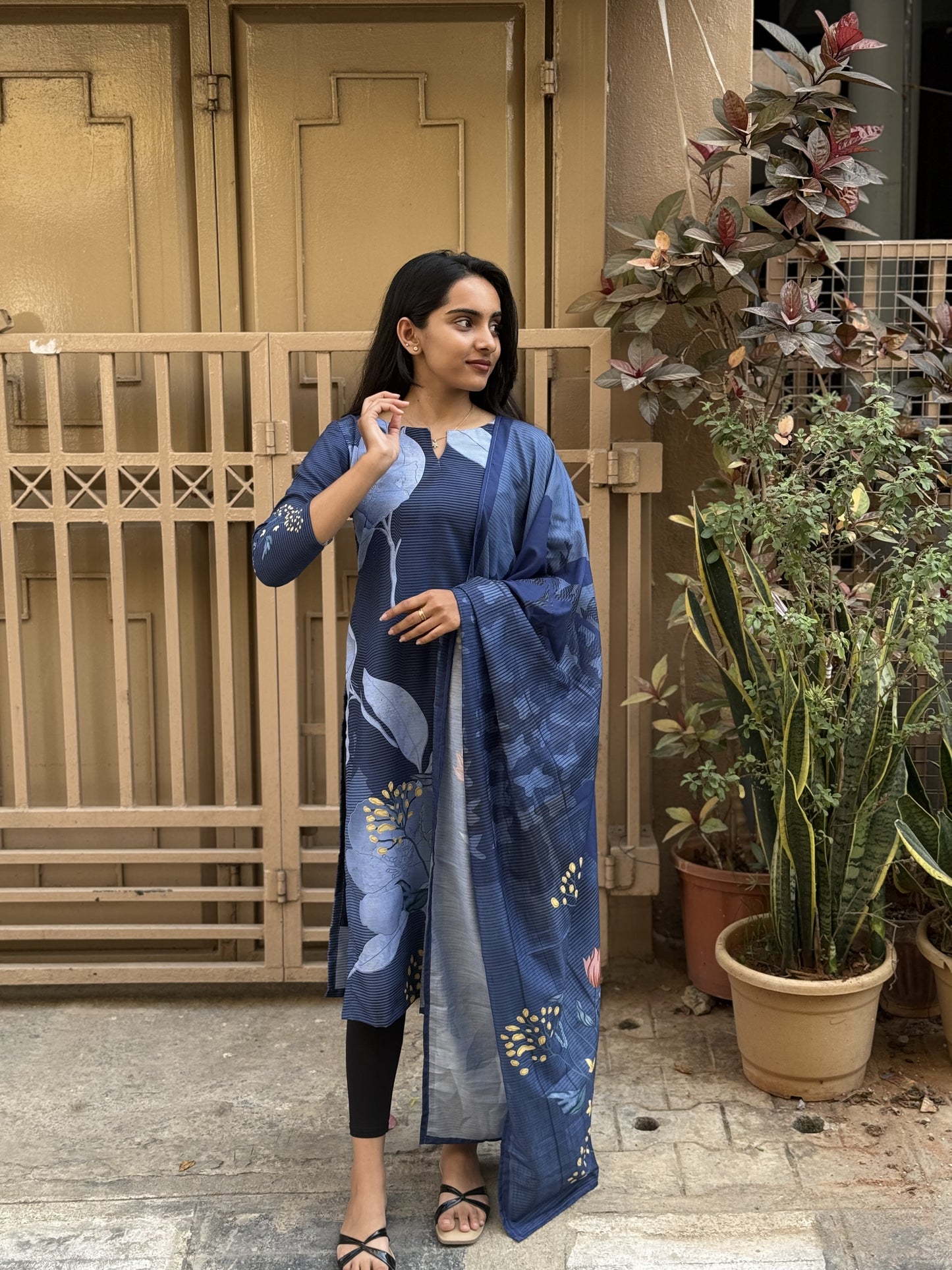 MUSLIN KURTI AND DUPATTA - D186